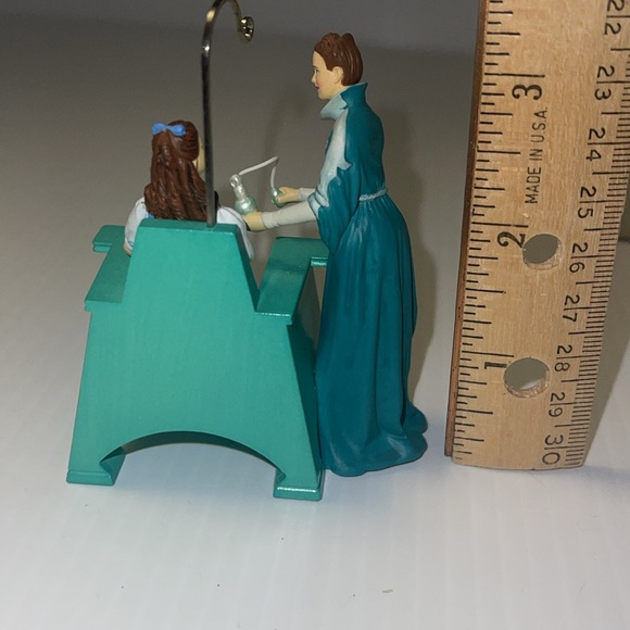 2008 Hallmark ornament of Dorothy and Toto from The Wizard of Oz - Picture 2 of 6